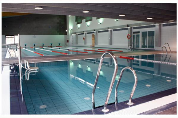 Indoor swimming pool imatge